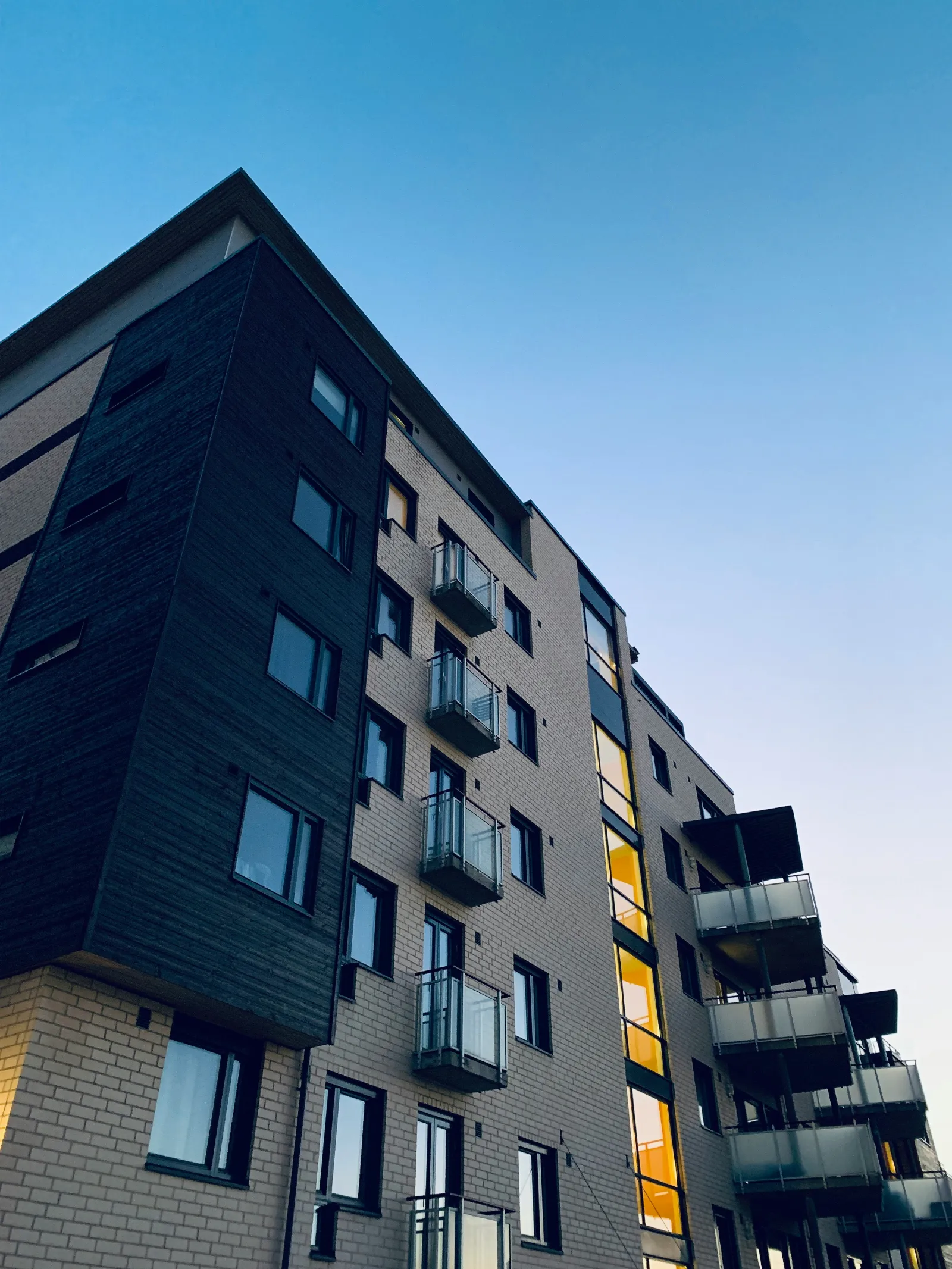 Fachada de edifício residencial, ilustrando contabilidade para condomínios